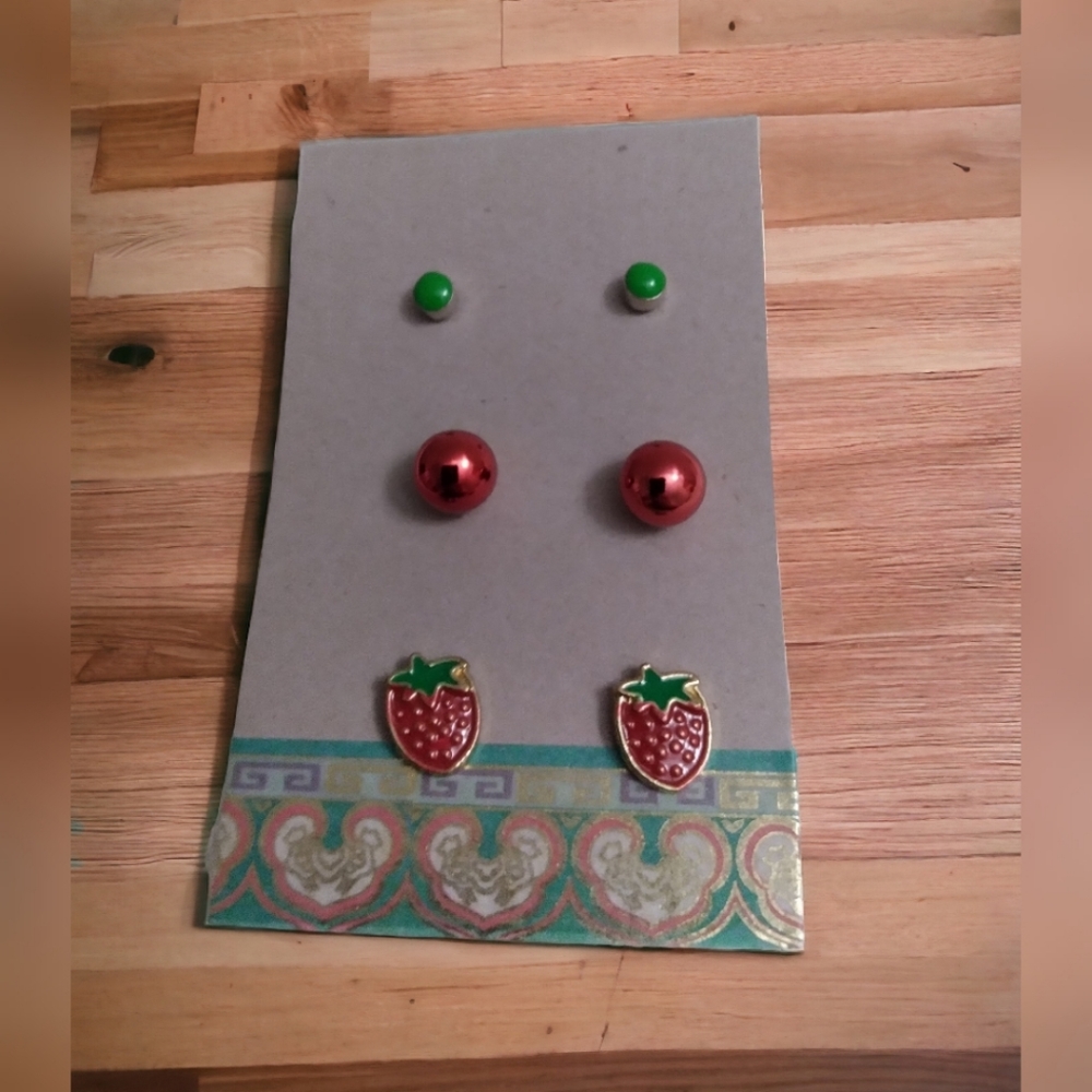 Strawberry Earring Set - Picture 2 of 6